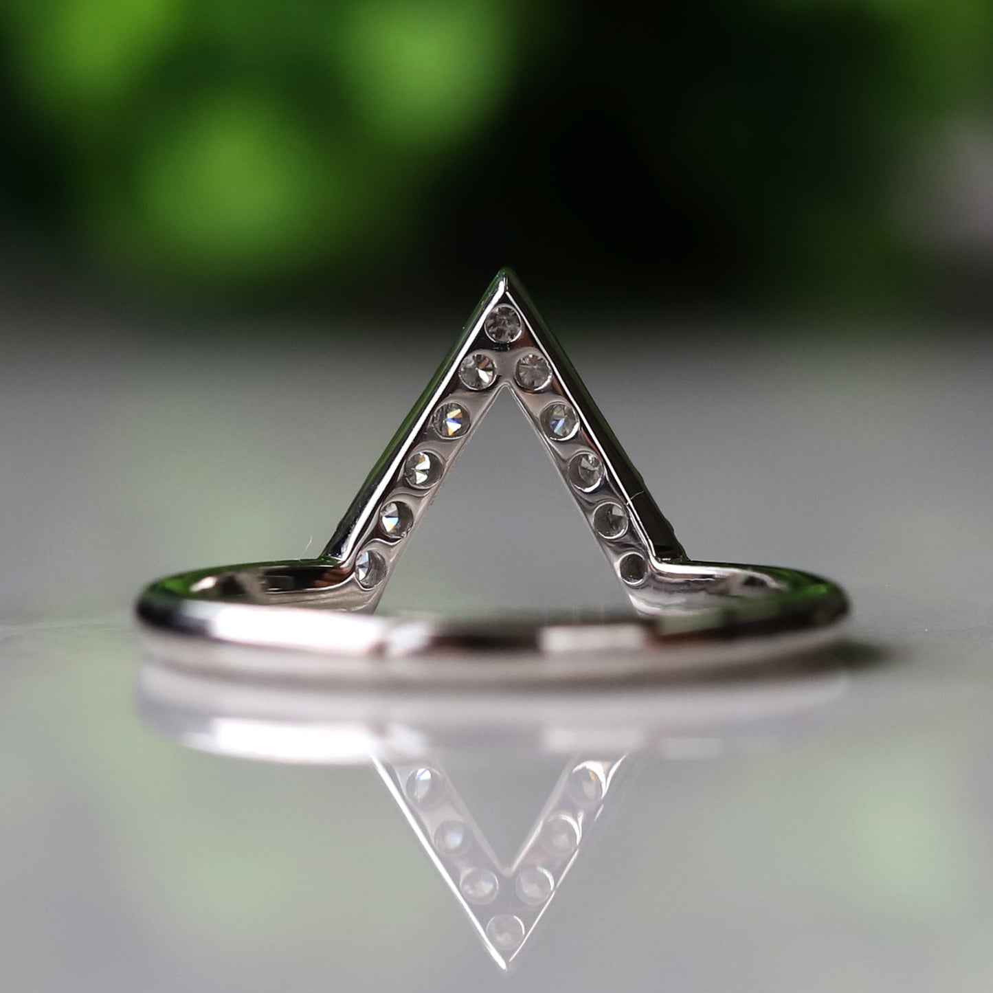 v shaped diamond wedding band