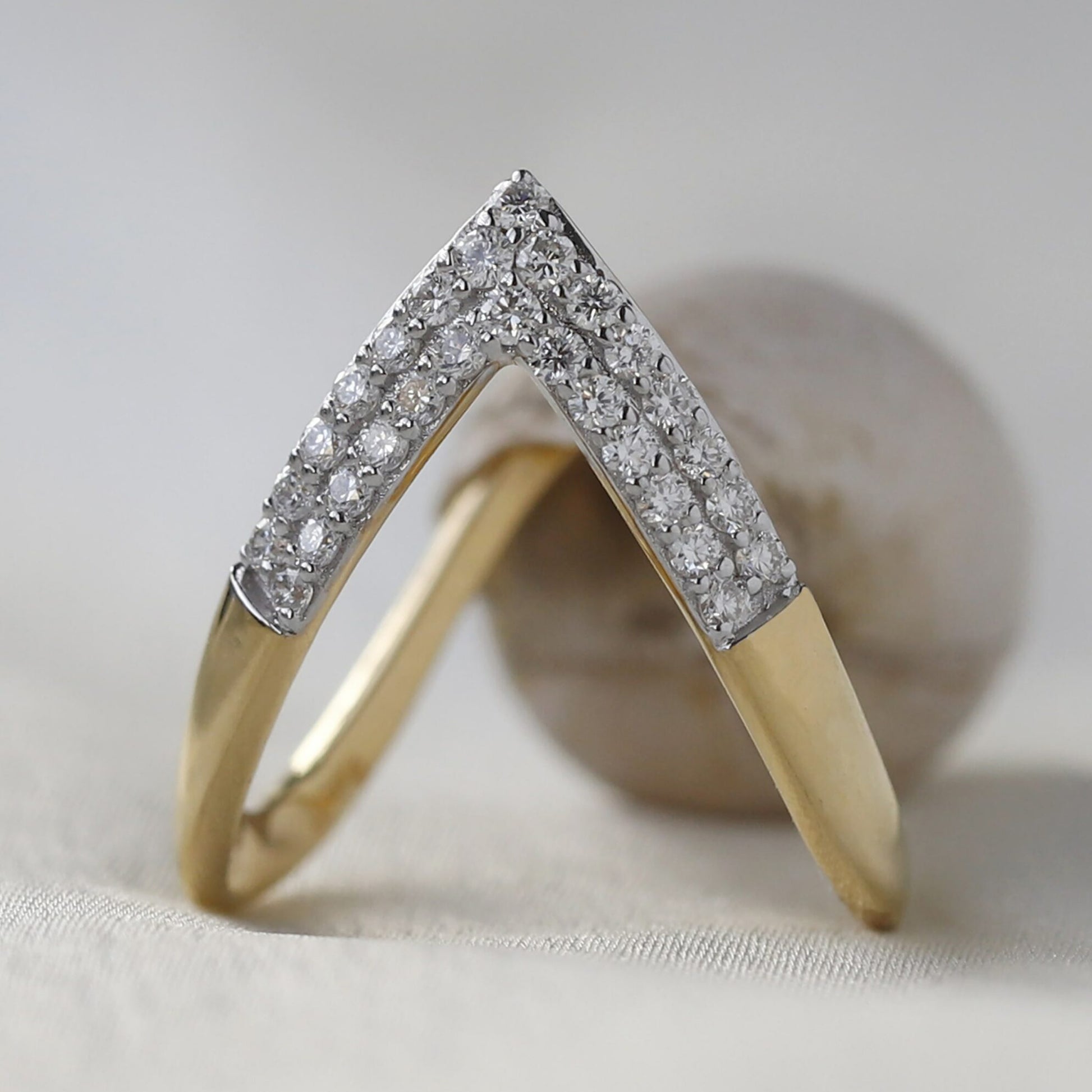 v ring