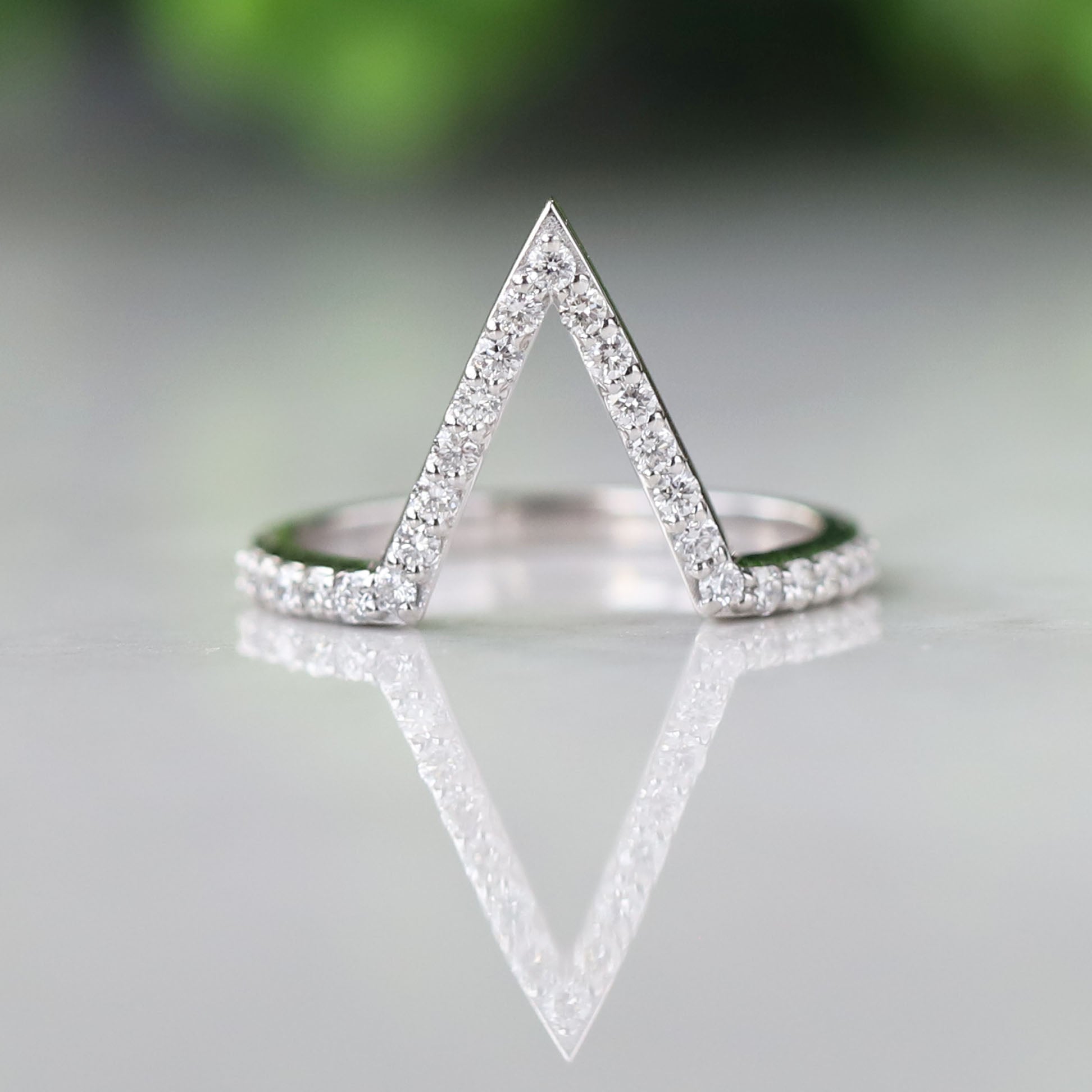 v diamond ring