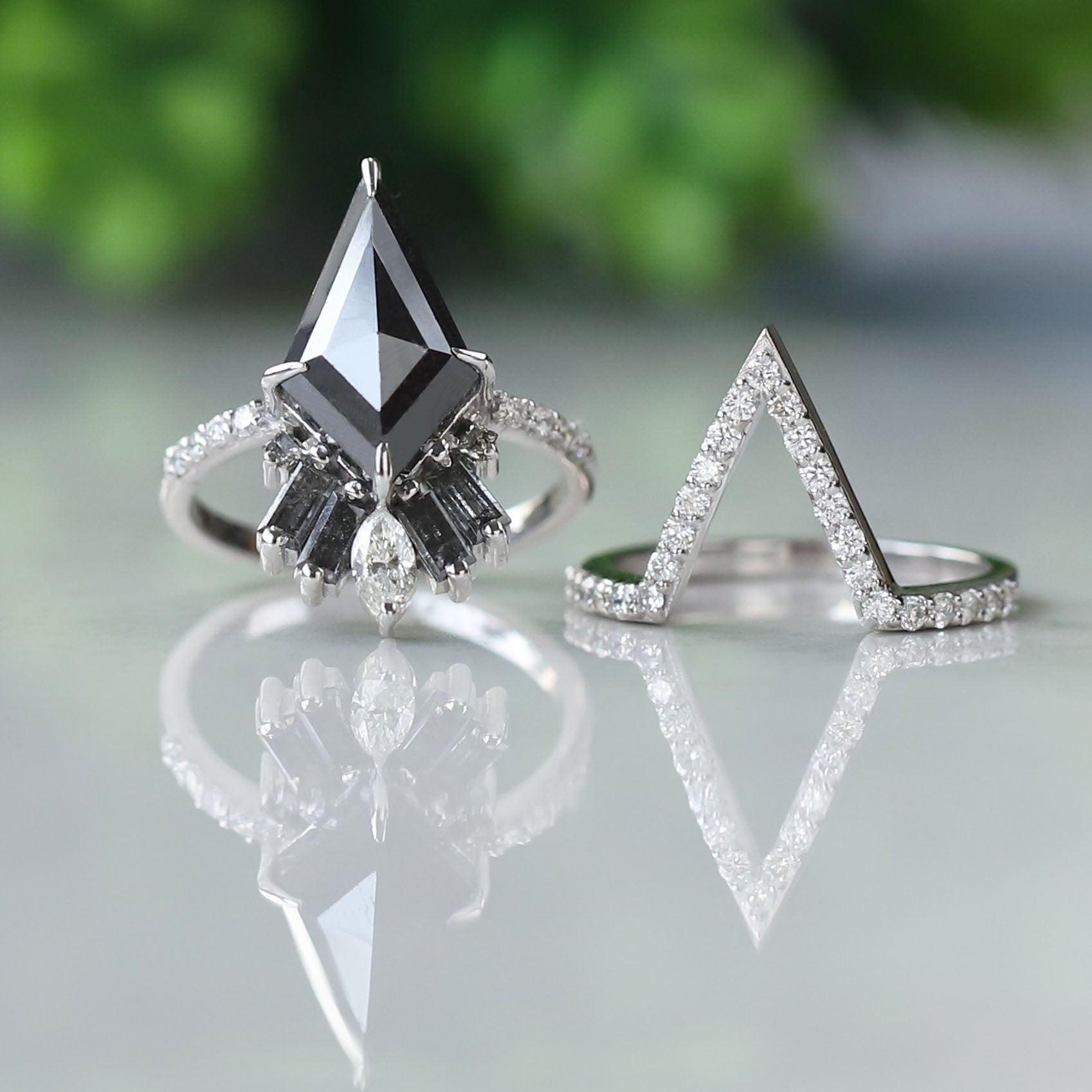 v diamond ring