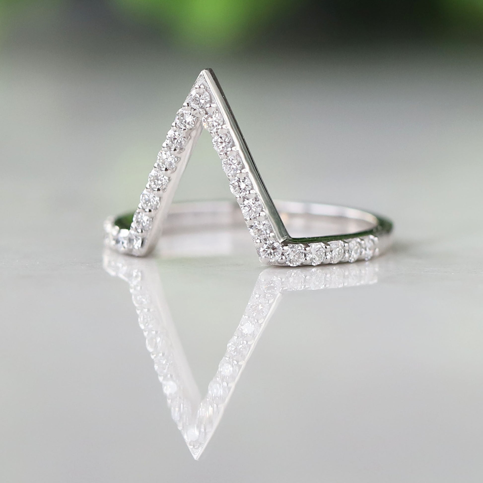 v diamond ring