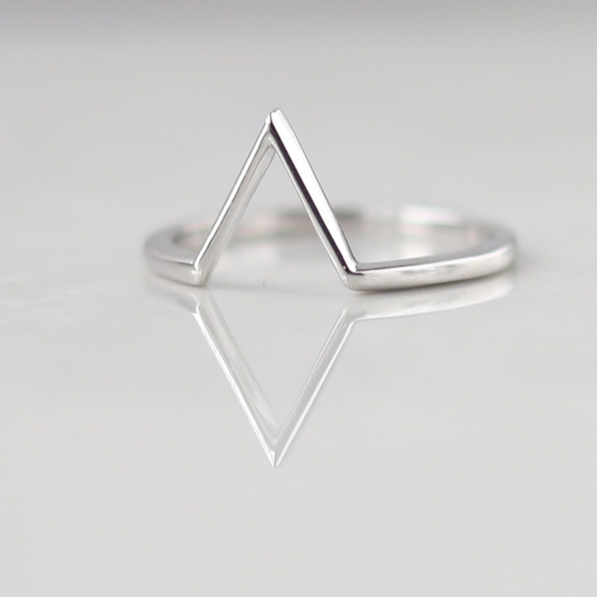 14k white gold plain wedding band