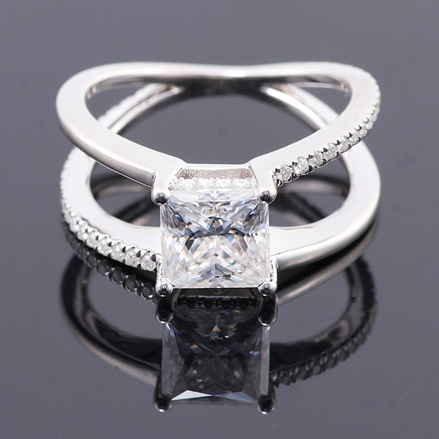 princess cut moissanite engagement ring