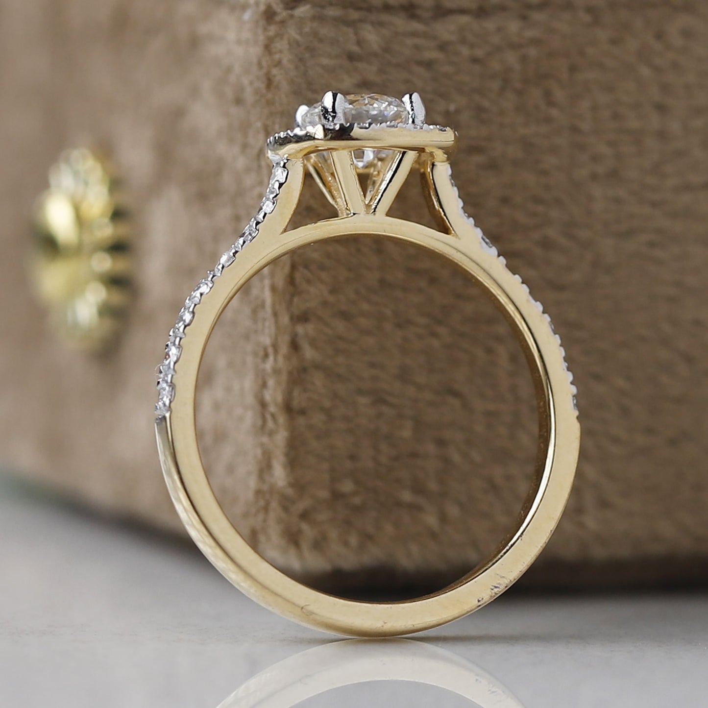 lab grown diamond halo ring